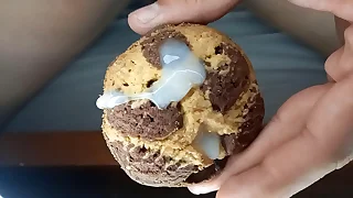 Galletas con leche ¿quieres?